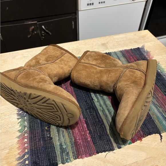 UGG Classic Short Boots in Tan Suede - Picture 1 of 13